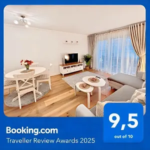 apartamentos-prestige-malaga-suites-iii.hotelsinnerja.org/